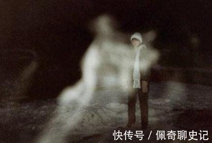 房屋！老祖宗警告：门前坟屋后水，下半句才是重点，很多年轻人不懂