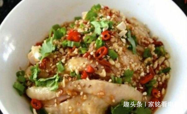 精选美食川香排骨,蒜泥白肉,胡萝卜香菇炖鸡,口水鸡的做法