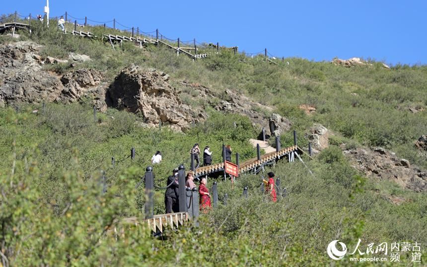 呼和浩特：“一山一川”皆秋色 一步一景诗意浓