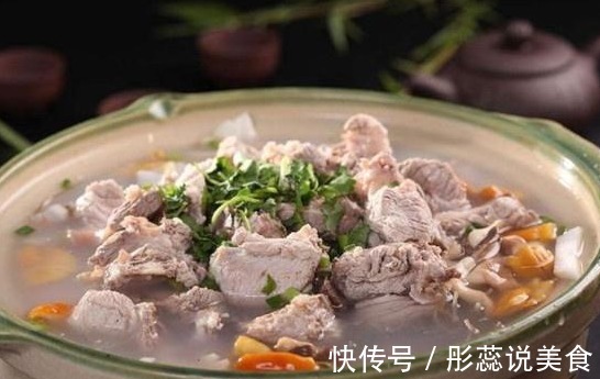 炖排骨时，万万别直接焯水了！牢记这两点，排骨滋味美还香浓