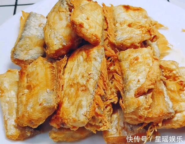 炸带鱼,挂面糊用淀粉还是面粉?学会这个做法,带鱼又香又酥脆