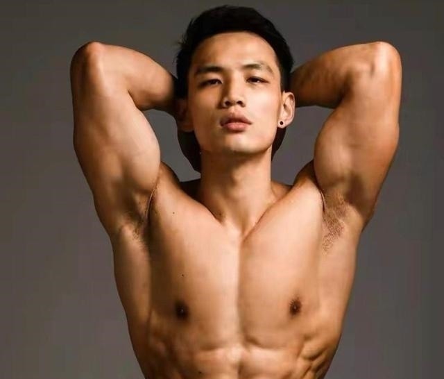 男模|杜蕾斯新晋26岁男模,8块腹肌充满魅力,长期的健身运动成就了他
