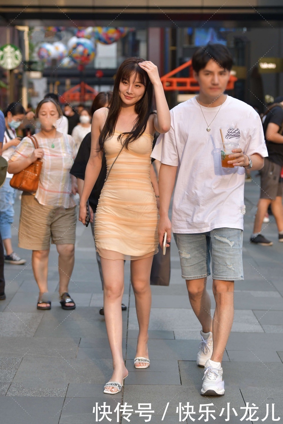 婚纱|浅橙色网纱连衣裙仙气十足，短款设计显腿长，女人味十足