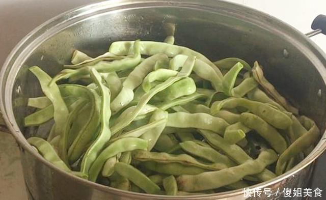 夏天,用它包饺子,又香又嫩,1元钱一斤,比韭菜茴香还好吃