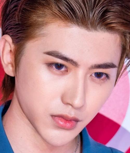 梦寐以求|有种“自信”叫做蔡徐坤,素颜照放大3倍后,这才是男人梦寐以求的脸