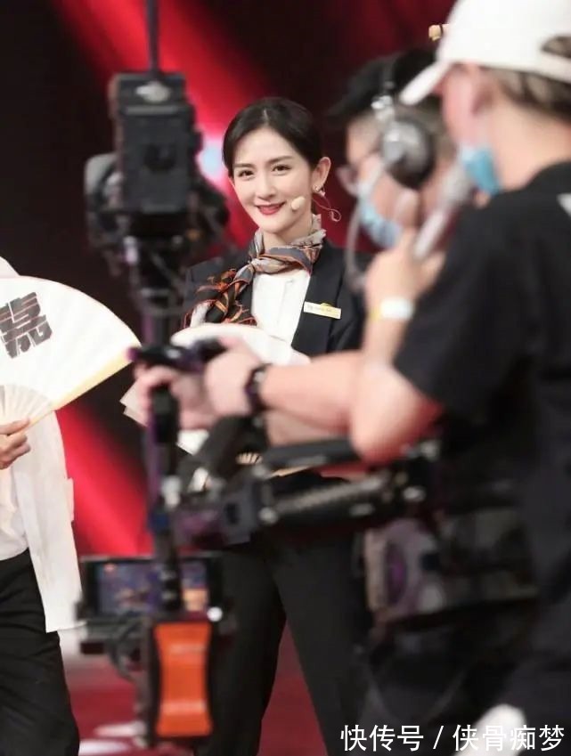 謝娜|網(wǎng)曝謝娜退出《快本》由李晟接棒，微博認(rèn)證實(shí)錘謝娜發(fā)文表態(tài)