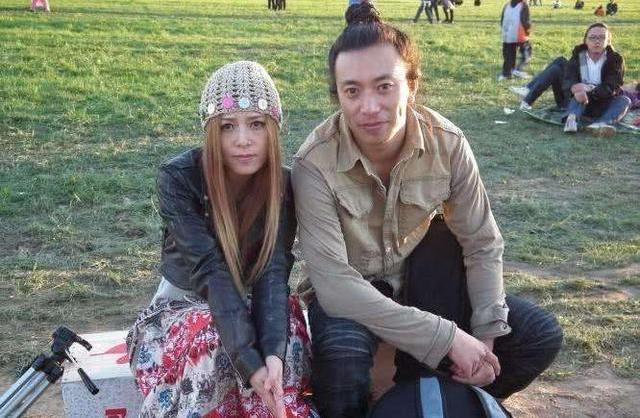 憑借《星光大道》走紅，因頂撞評(píng)委慘遭封殺，現(xiàn)在走投無(wú)路！