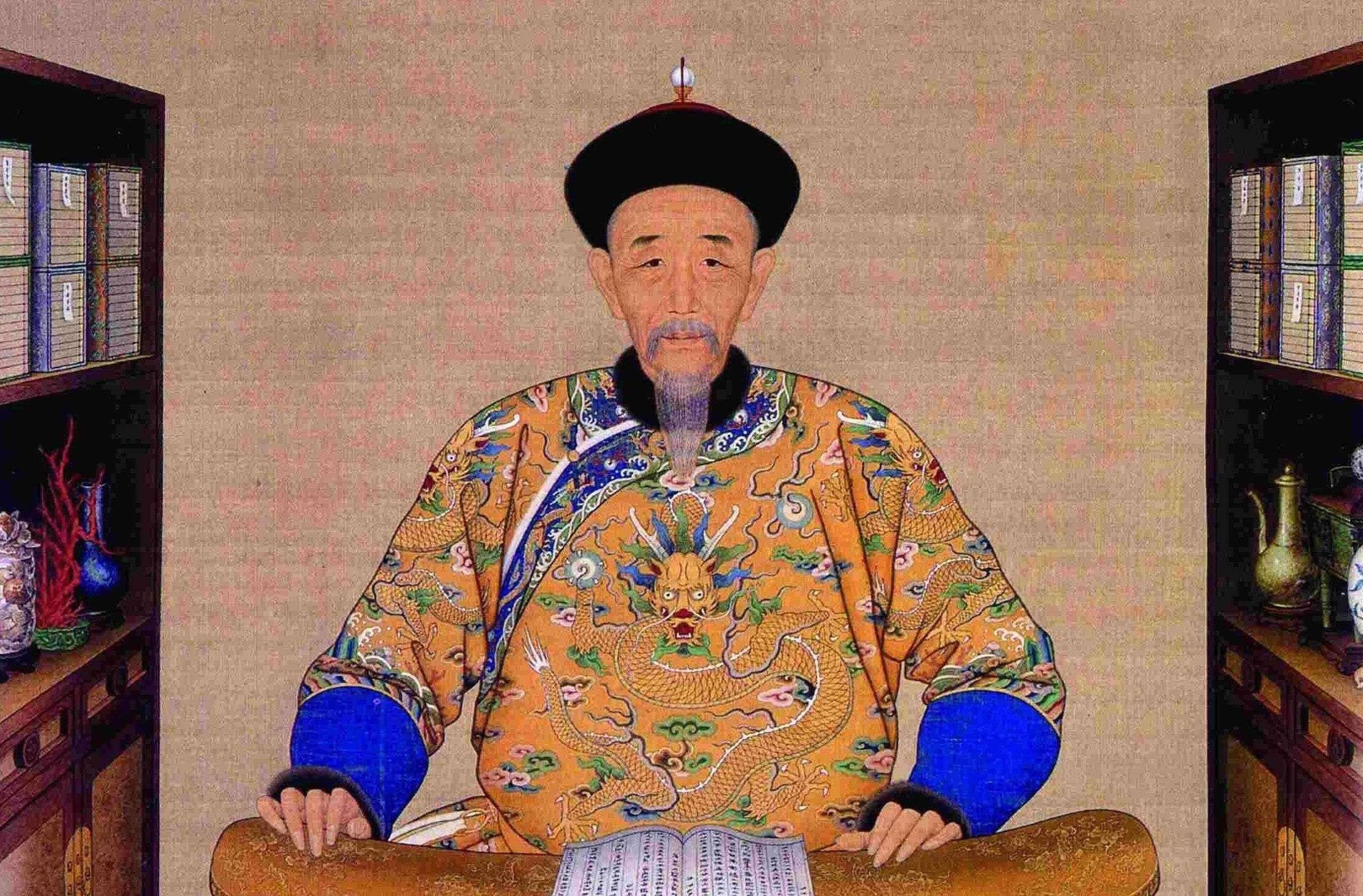 考生肩扛一个麻袋参加考试,皇帝看见先怒后喜,下令:状元就是他