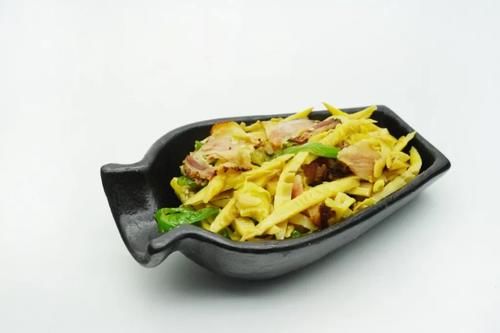 这“1白1黑”是冬季最强根菜王！白防癌通便、黑养肝护心