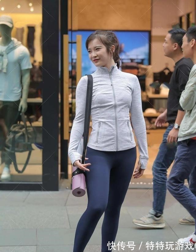 高跟鞋 “胯大”的瑜伽裤美女,看上去年轻有活力,也很清凉!