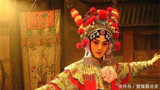 古代没有音响，观众如何听清戏台上的声音？古人已有声学考量