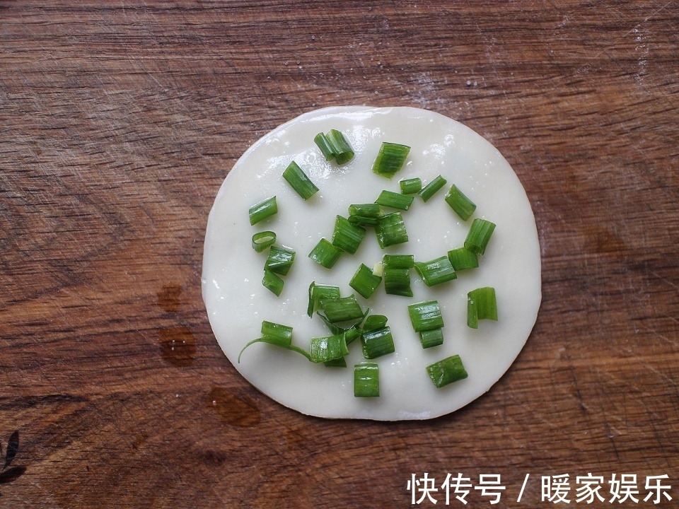 不揉面不发面,两分钟教会你做喷香好吃的葱油饼,从此早餐不用愁