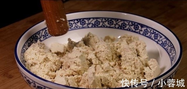 搅拌均匀|秋天要多吃豆腐,教你好吃的做法,鲜嫩美味,比大鱼大肉都好吃
