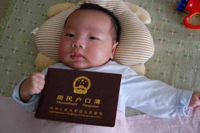 胡丽静|奶奶给孙儿取名“王奈”,办出生证时护士打错,妈妈反笑:不改了