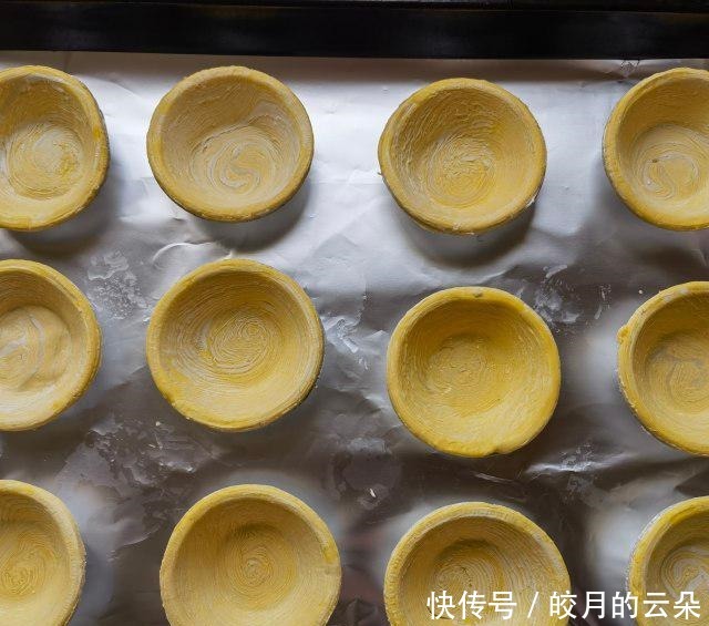 苹果蛋挞,香甜中淡淡的酸,香酥诱人!