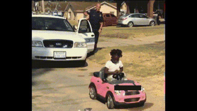 |搞笑GIF:一转身美美哒