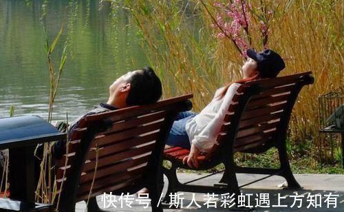 涂抹|长期涂抹润唇膏,到底对身体健康有没有坏处?很多人不清楚乱涂