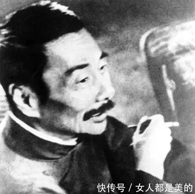 反动派$1934年的雨夜,鲁迅边抽烟边写下这首诗,短短56个字读来非常解气