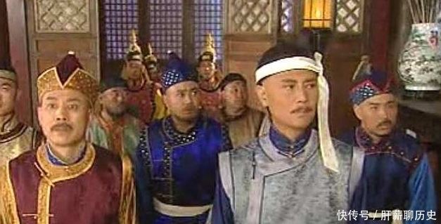 下跪|能够让和珅下跪磕头，地位非常高，金大烟袋到底是什么人？