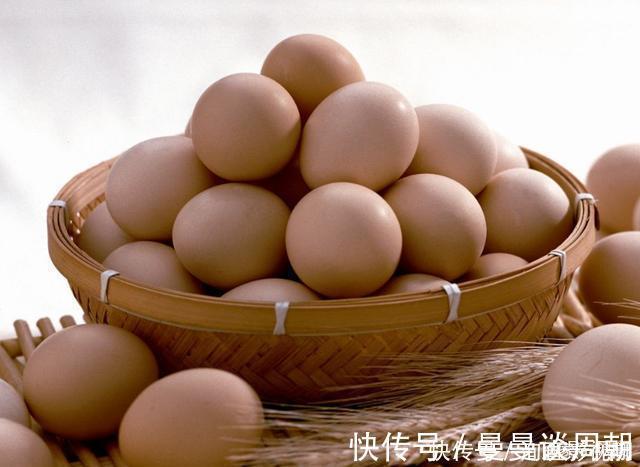 吃鸡蛋时不能做这6件事，很多人不知道，多数人都在做
