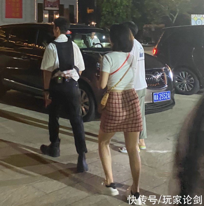 丁真|《中餐廳5》路透，全員穿復(fù)古風(fēng)服裝，這個飛行嘉賓來頭可不小