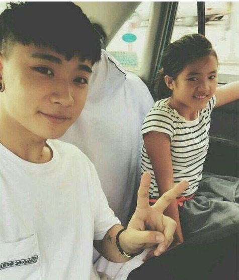 《变形计》最美乡村女孩:一到假期哥哥就接走她,被宠成了白富美