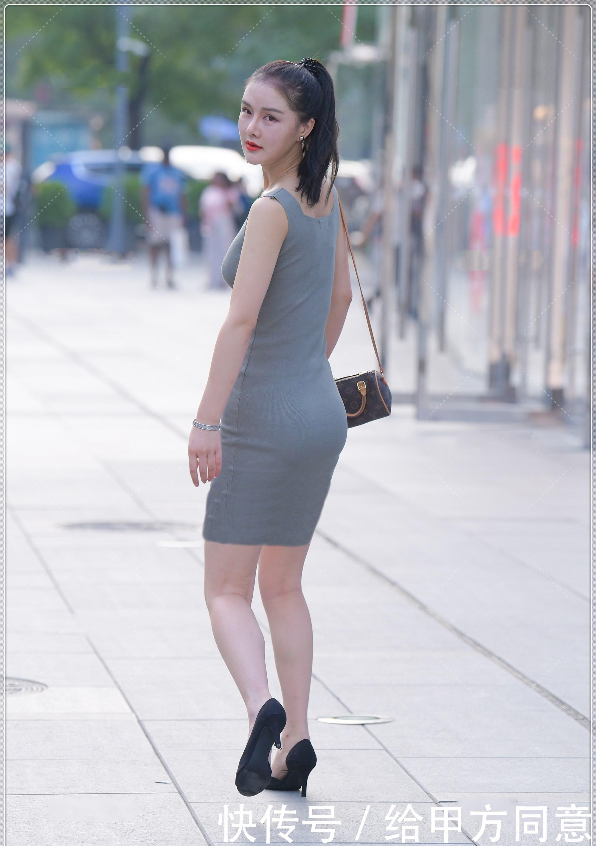 针织无袖连衣裙,时尚显瘦,简约又大方