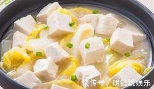 白菜炖豆腐,到底先放“豆腐”还是“白菜”大厨再说最后一次
