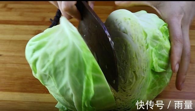 做法|包菜最近火了，吃了30年，这做法第一次见，比吃肉还过瘾