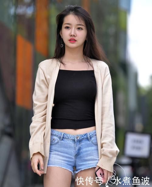 美眉|这就是传说中的皮肤白嫩派小脸美眉吧,笔直的长腿更锦上添花