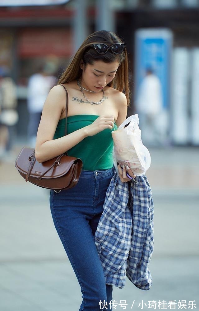 印花 打底裤怎么穿都不会出错,穿起来更舒适,增加造型层次感