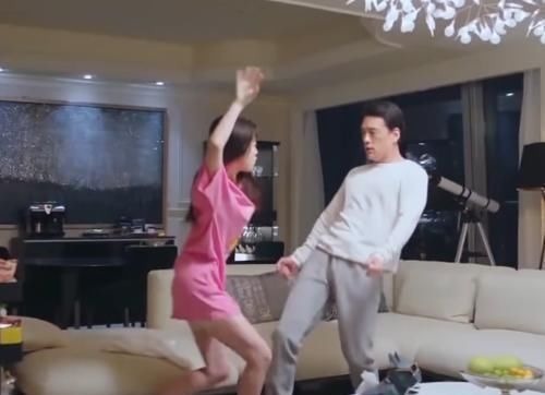 虞书欣现身《奔跑吧》看清出场方式，靠“亲戚”关系就是不一样