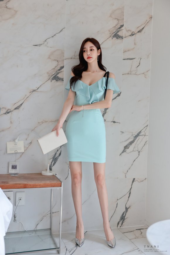 性感|孙允珠高级穿搭让人羡慕，蓝色雪纺裙和黑色包臀裙，哪款更性感?