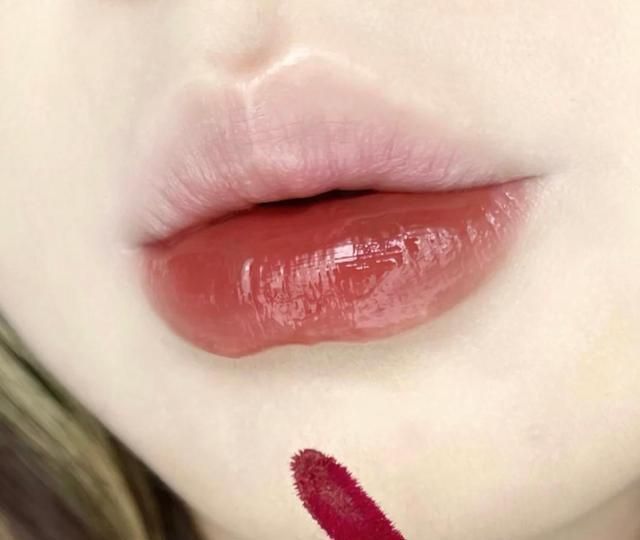 氛围感 奶棕口红“天花板”,这几只女生一定要知道!显白气质氛围感十足