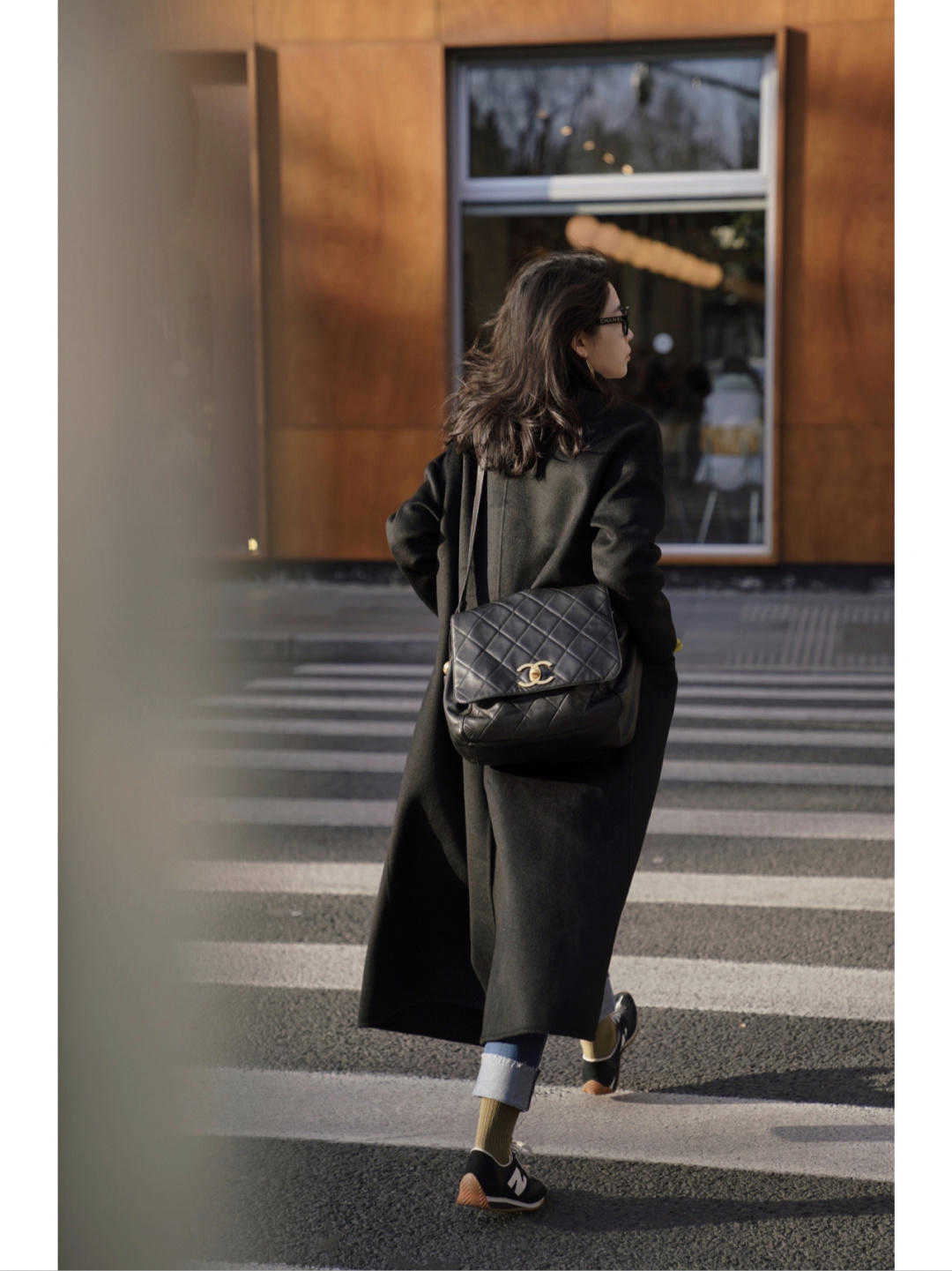 直筒裤 冬天大衣别再配裙子了!与卷边直筒裤搭配,保暖舒适还有气场