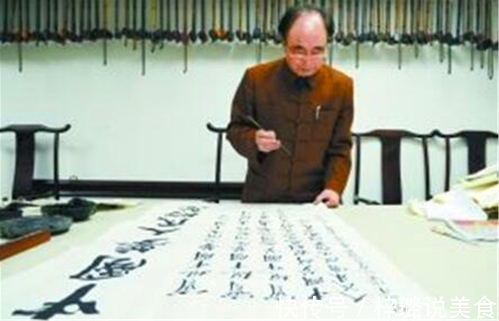 楷书!84岁老人练楷书70年,写一幅字卖593万,被誉为“中华第一楷书”