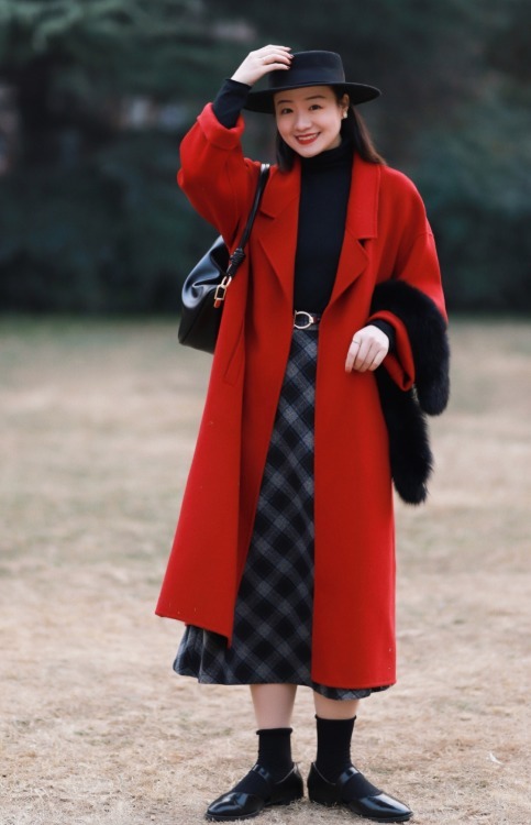 大衣 会穿衣的女人才有气质,照搬这位博主的大衣穿搭就够了,优雅整个冬天