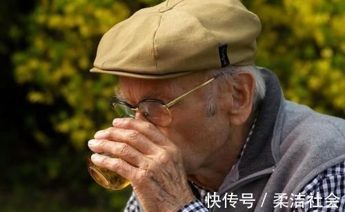 胰岛素|糖尿病患者能喝白酒吗,看完这三个方面你就知道了