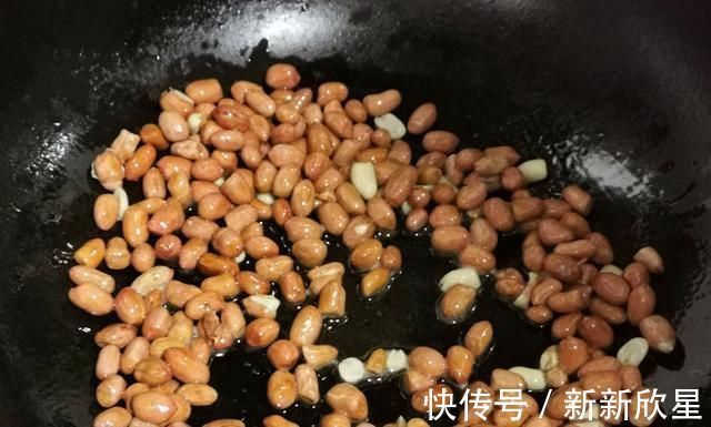 花生米|炒花生米,这样做更入味,又酥又香,放几天都不返潮,家人爱吃