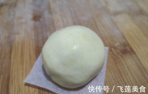 此零食老少皆宜，自己在家做，蒸一蒸10分钟搞定，再也不用买