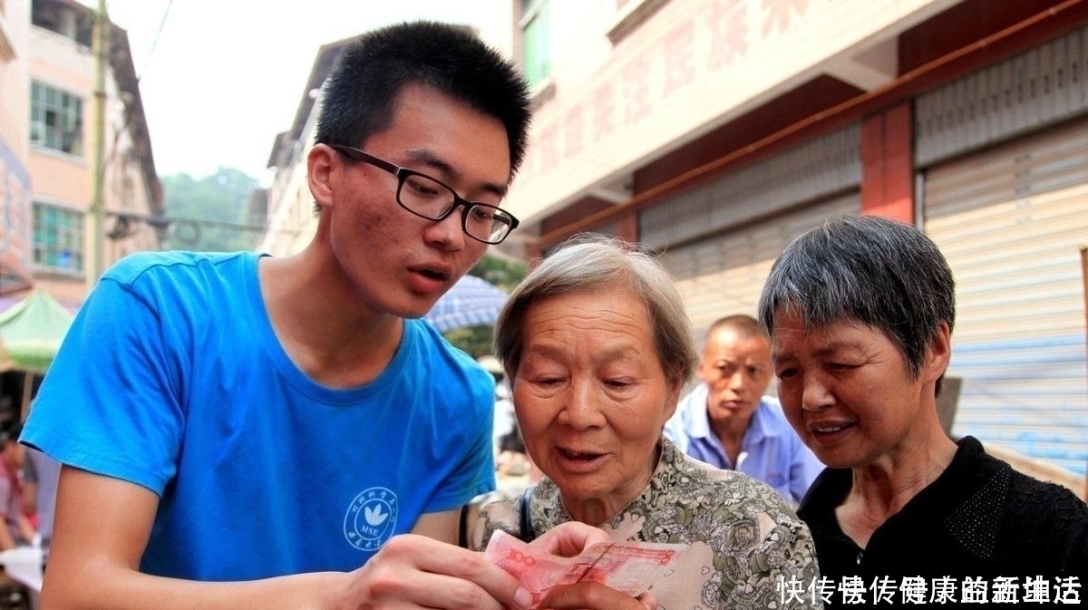 艰辛|考上大专的儿子，要求每月生活费3000，妈妈的一句话，儿子沉默了