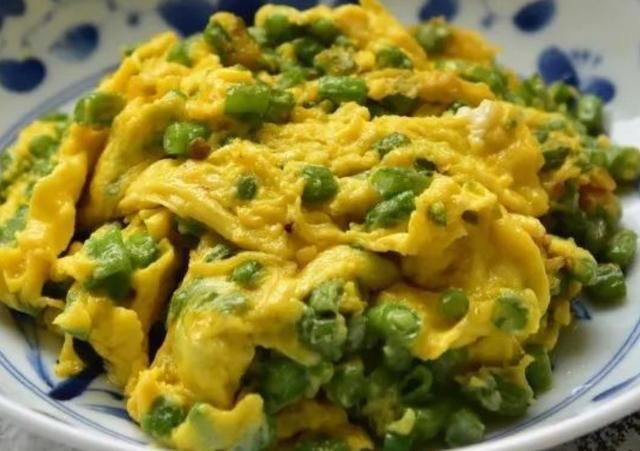 豆角|豆角别炒了，教你新吃法，翠绿爽口，鲜香滑嫩，上桌几分钟就光盘