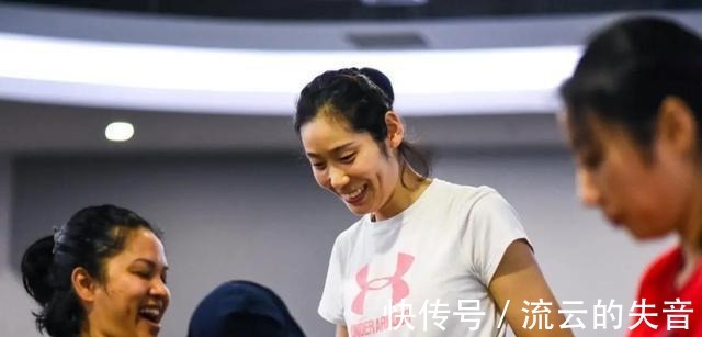 李盈莹|蔡斌迎来大难题!中国女排的李盈莹、张常宁谁来打主力接应