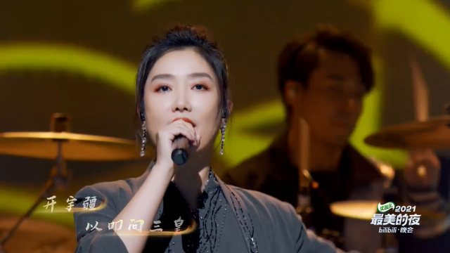 6台跨年名场面：主持人翻车、唱歌跑调，周深邓丽君跨时空同台