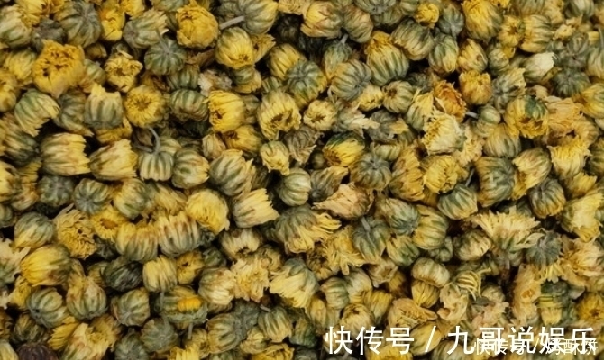 睡眠质量|菊花和此物泡一泡,睡前喝一杯,睡眠质量高,皮肤也越来越细滑!