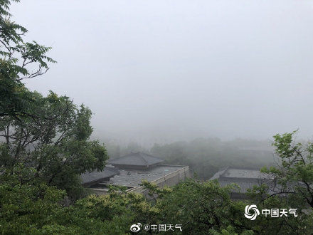 北京|雾中的北京八达岭