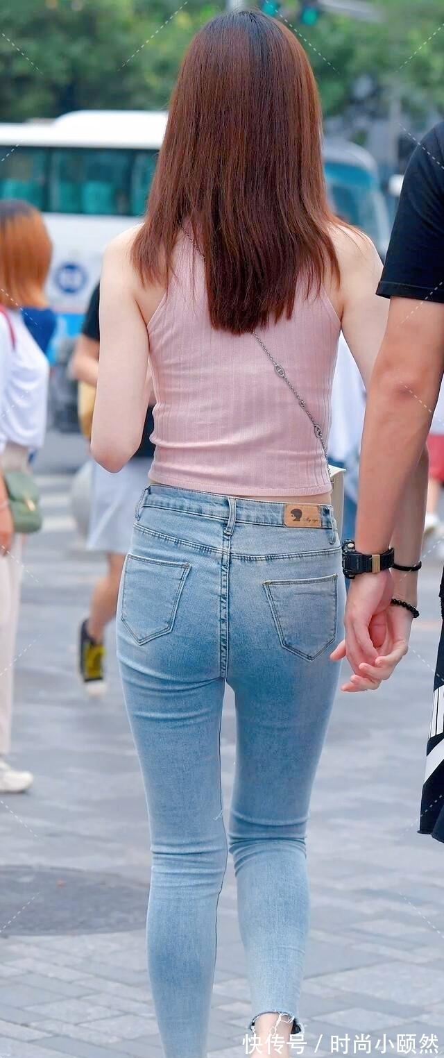 小脚裤型|时尚针织衫搭配小脚裤,青春阳光,显窈窕身材