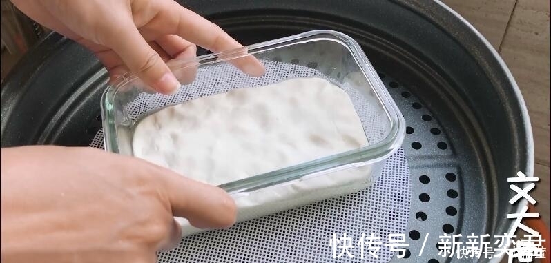 糯米粉开水烫一烫，比年糕简单，比糍粑好吃，一学就会
