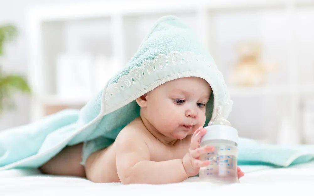 腹泻|宝宝6个月前要额外喝水吗?