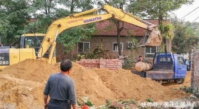 旧农舍改造成花园，一年四季花开不断，邻居看了羡慕的不得了！